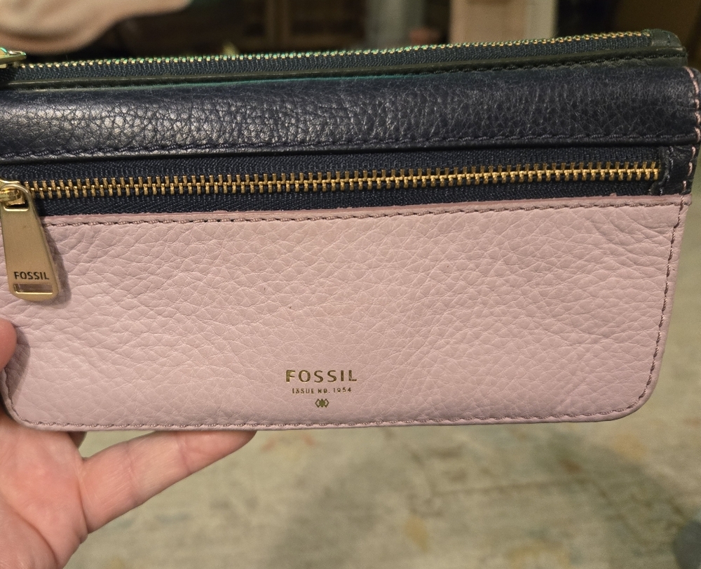 Fossil leather clurch snap wallet